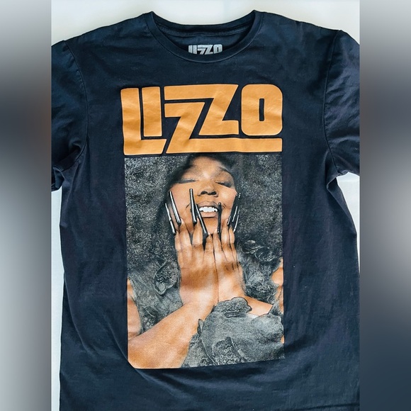 LIZZO TEE SIZE MEDIUM Black T-Shirt with Lizzo Graphic - Picture 6 of 8